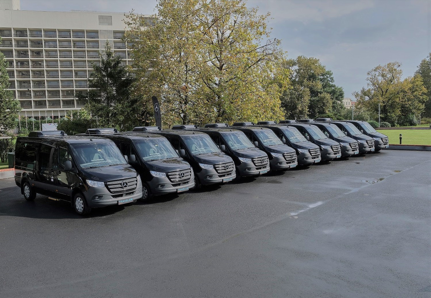 Ilk 101 koltuklu Mercedes Benz Sprinter filosu Travelium Turizme teslim edildi 